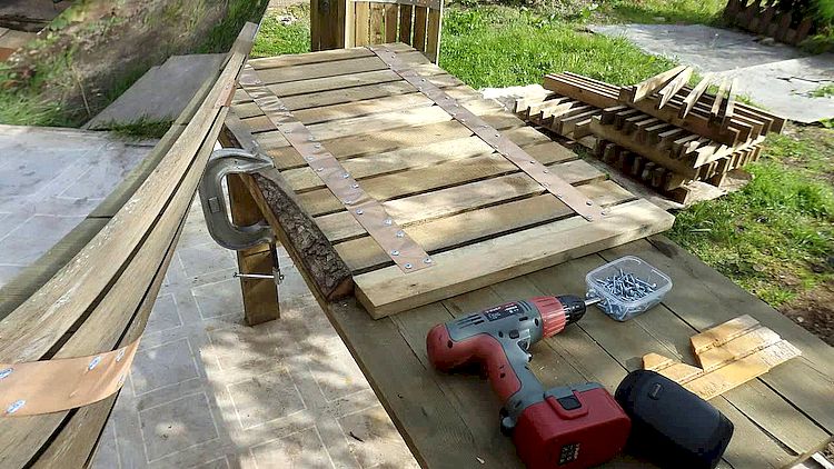 Как сделать деревянную дорожку на даче своими руками?