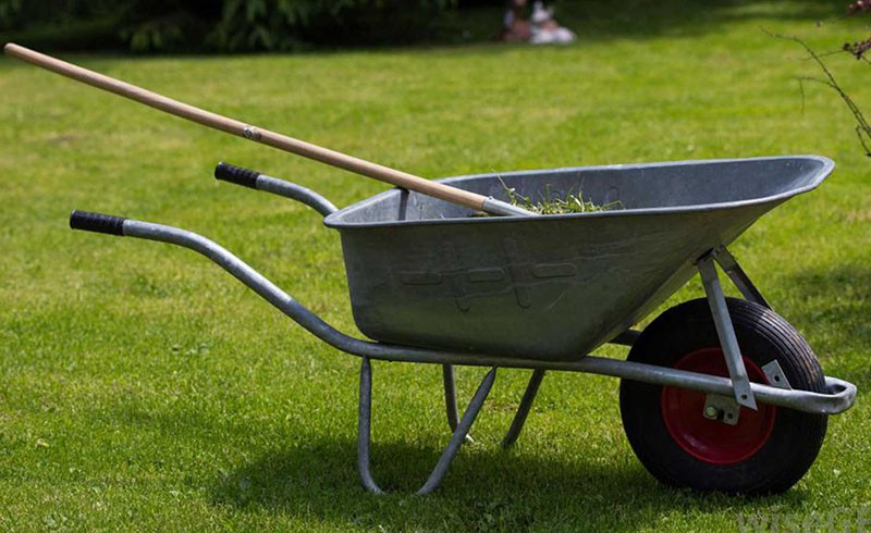 Садовая тележка – один из основных инструментов дачника-садовода