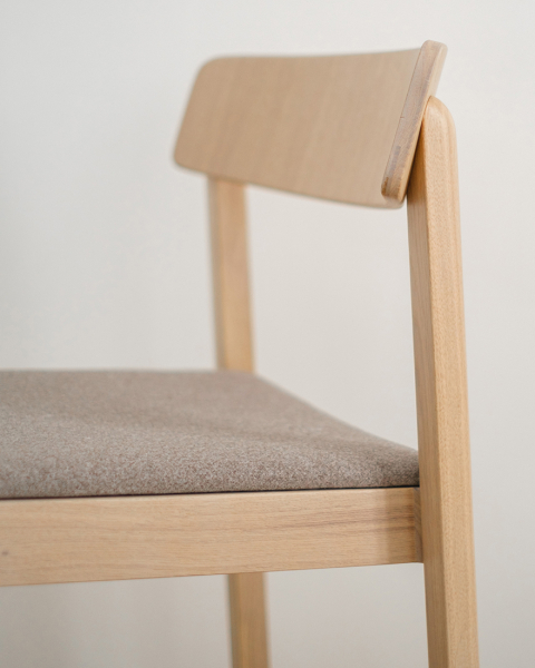 Российский дизайн: лаконичный стул, вдохновленный культурой Японии