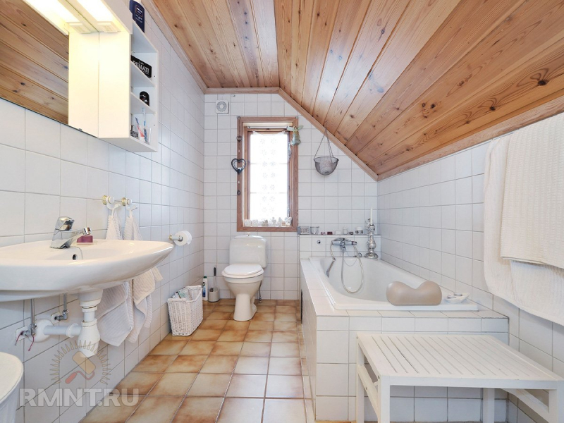 Три варианта отделки стен ванной комнаты в деревянном доме
