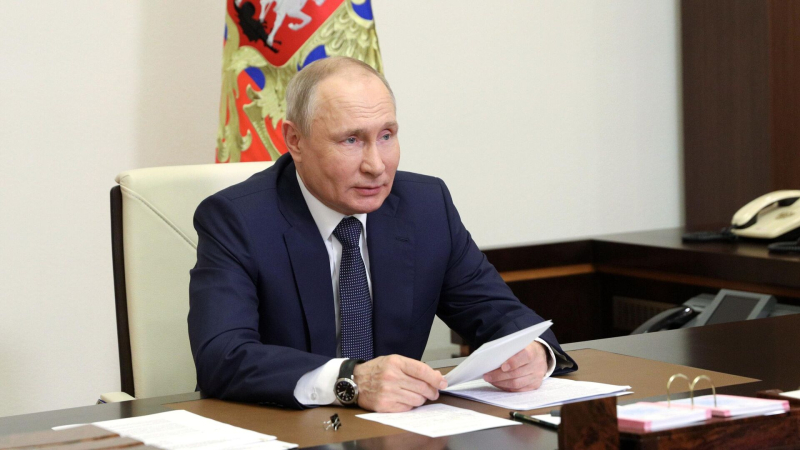 Путин поручил представить предложения по темпам жилищного строительства